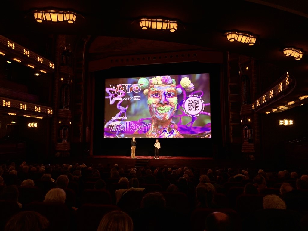 VPRO Breinvoer ident on screen at IDFA, Tuschinski Theater Amsterdam