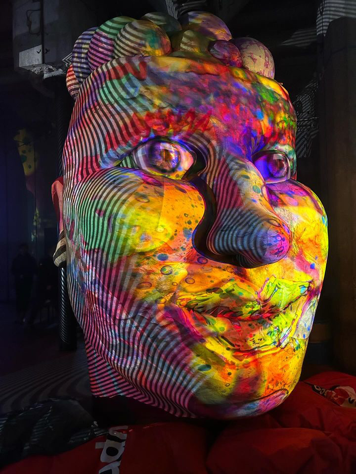 Breinvoer inflatable with light projection